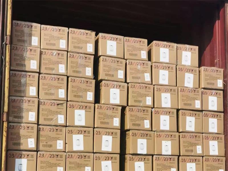 玻璃瓶生產廠家發貨案例（lì）