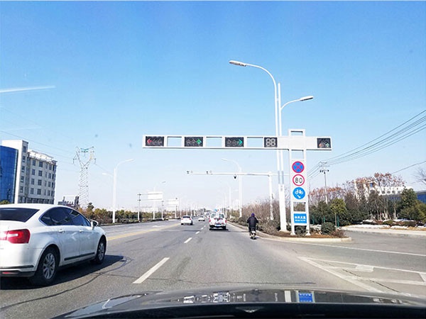 仙桃市循環（huán）經濟產業園信號燈工（gōng）程