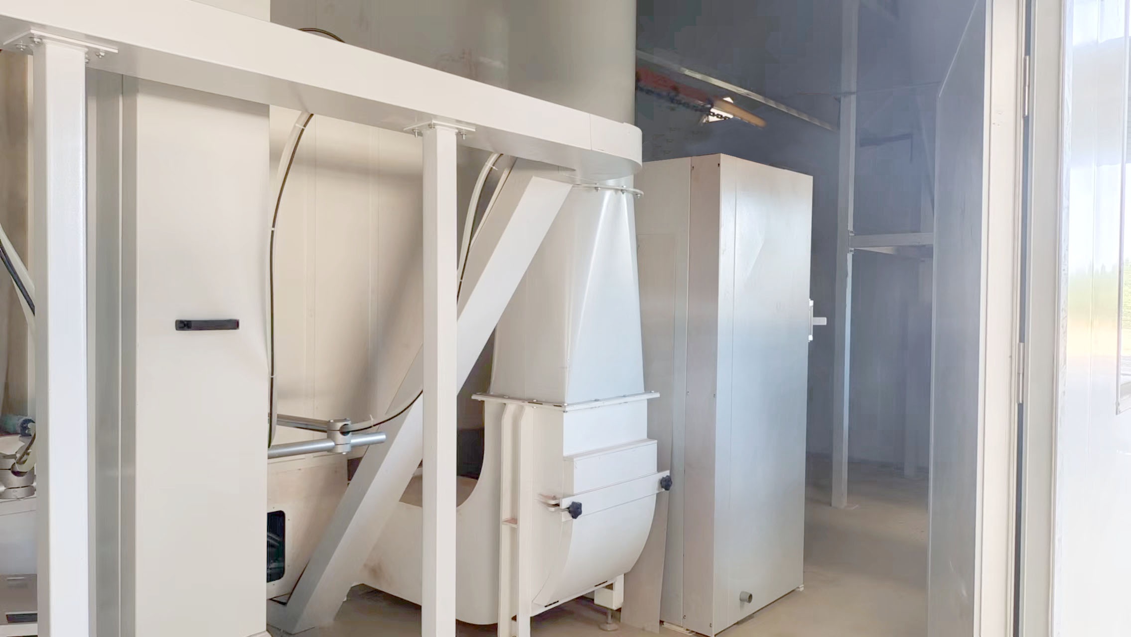 1660808357936083.jpg 噴塗車間05.jpg