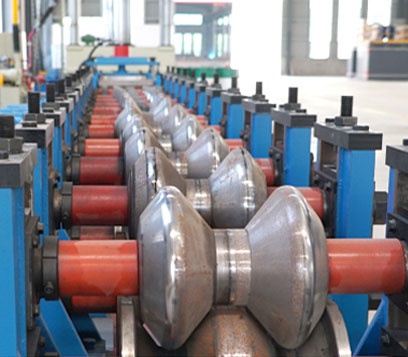 兩波護欄板成（chéng）型機組